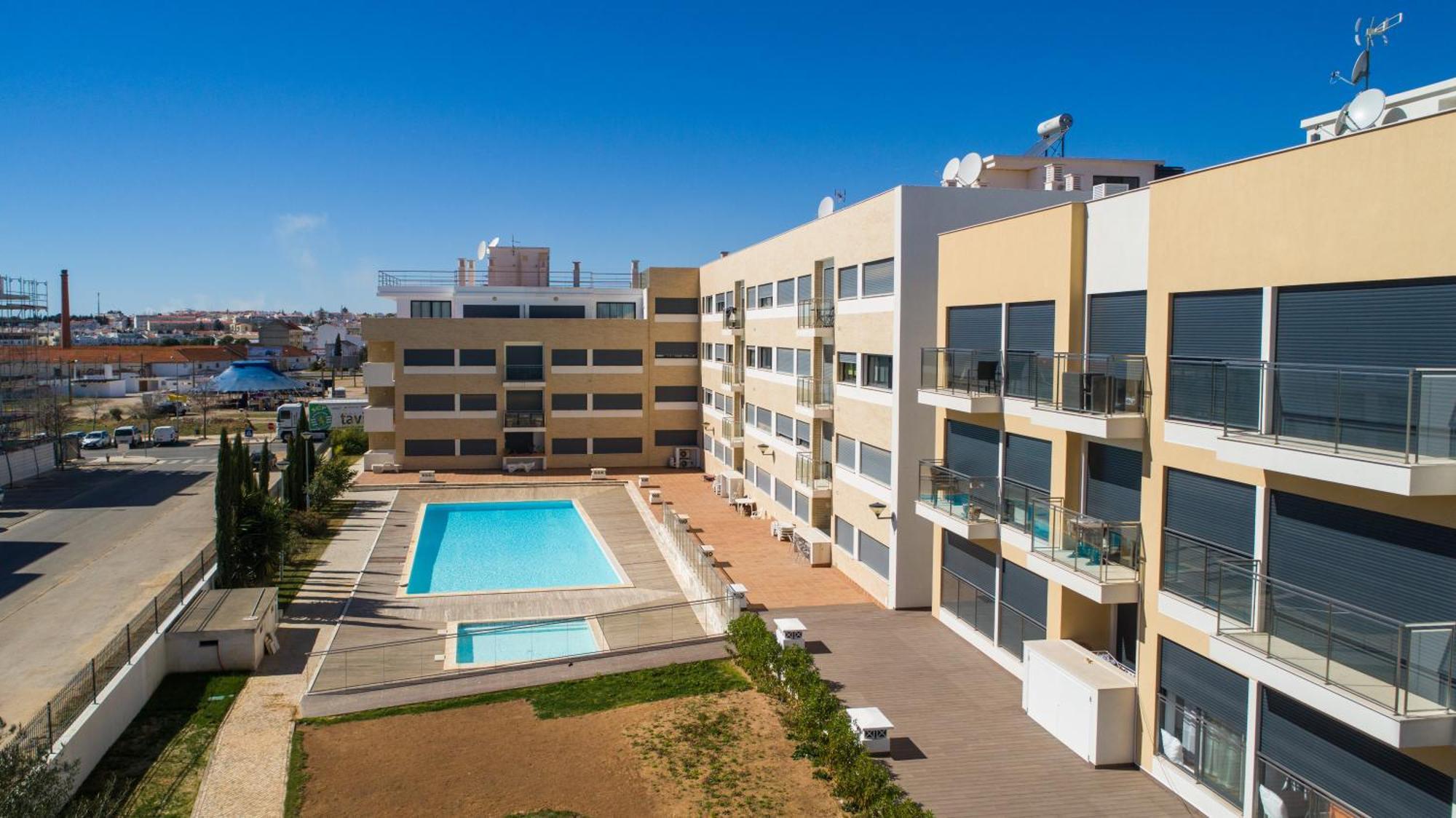 Two Bedroom Stylish Central Tavira Apartment. Rum bild
